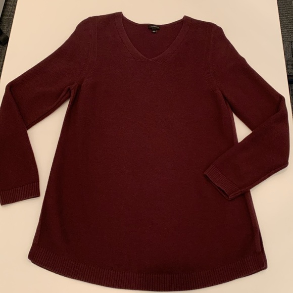 Talbots Women's V-Neck Sweater in Burgundy - Picture 3 of 7